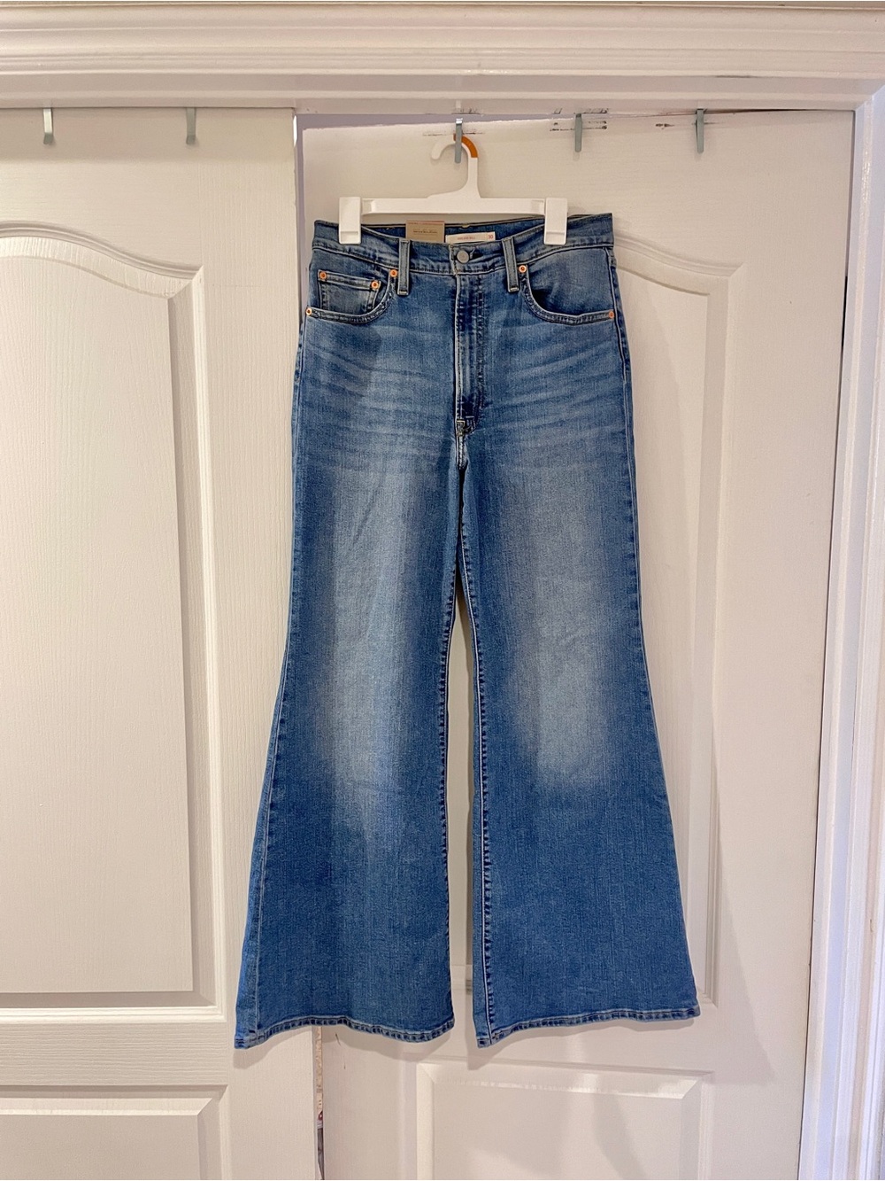 Levi’s Ribcage Bell Jeans - Picture 2 of 5